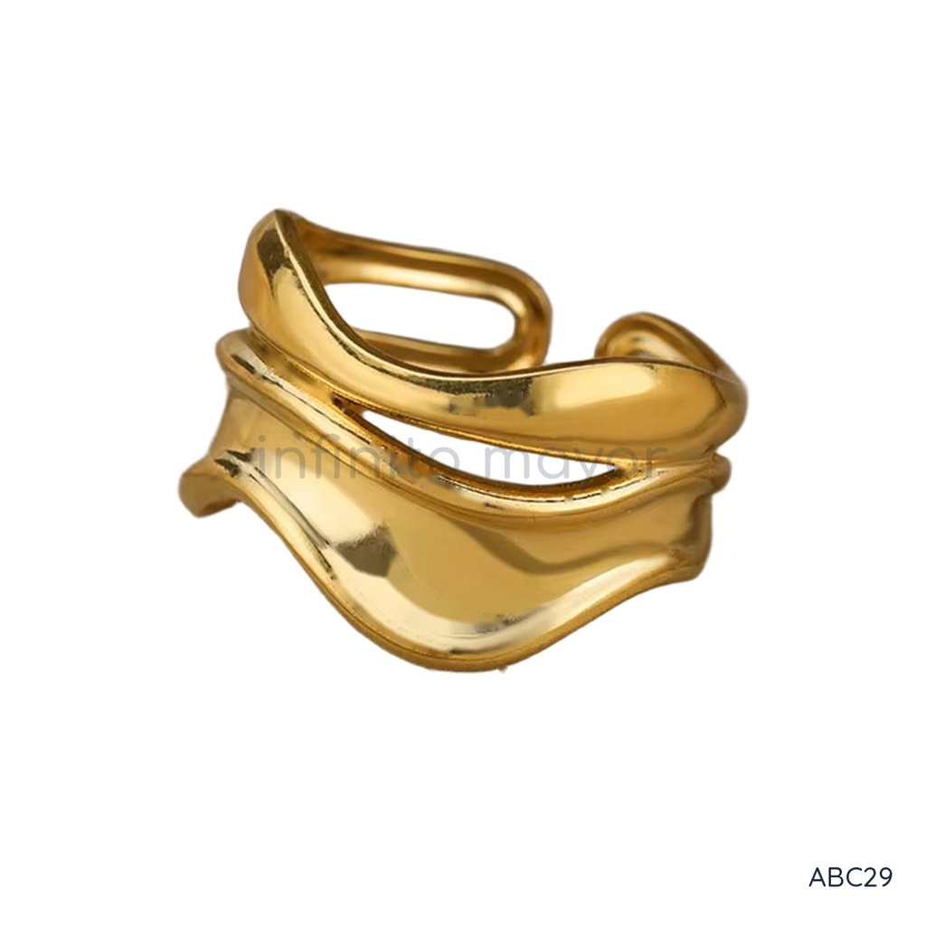 Anillo dorado ancho y abierto, diseño de doble banda ondulada con acabado liso y brillante