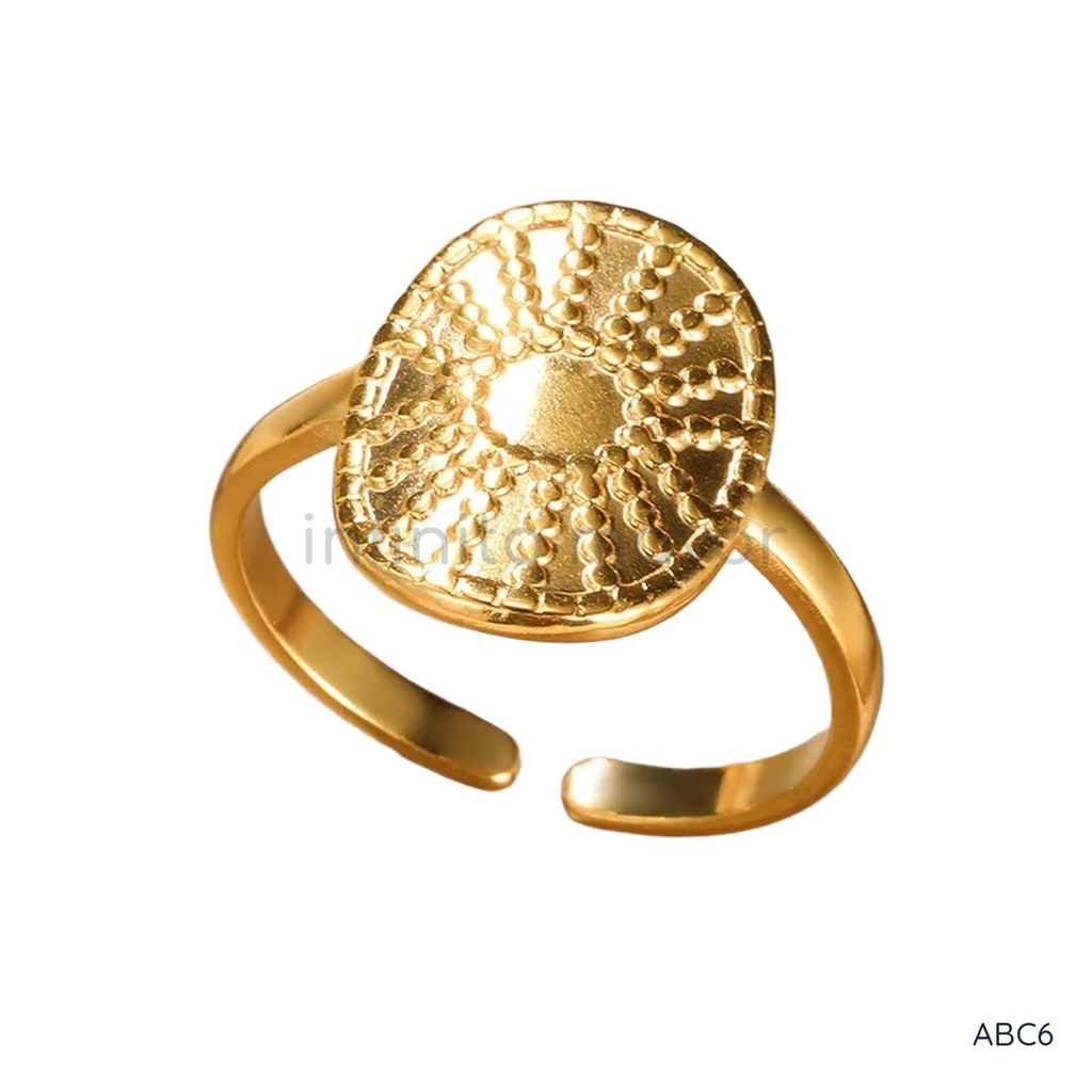 Anillo dorado abierto, liso con sol en relieve