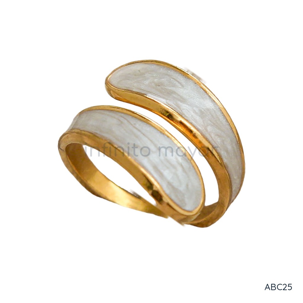 Anillo dorado abierto, extremos de gota con esmalte blanco