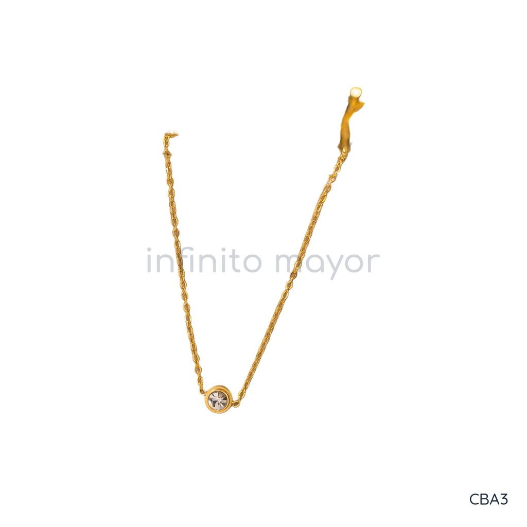 [CBA3] Collar dorado de cadena fina, diseño con dije colgante redondo de una circonia transparente en engaste de bisel