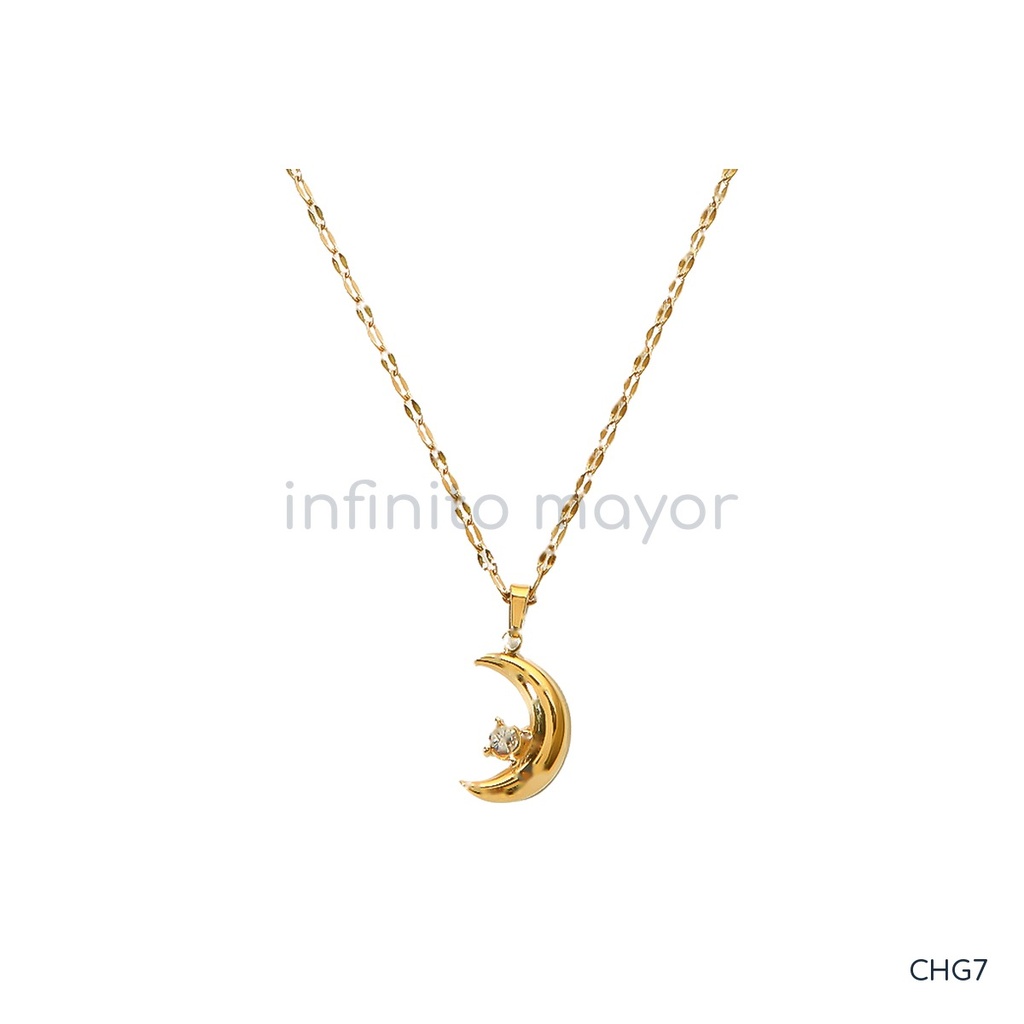 Collar dorado de cadena de eslabones ovalados planos, con dije de luna creciente y una circonia transparente