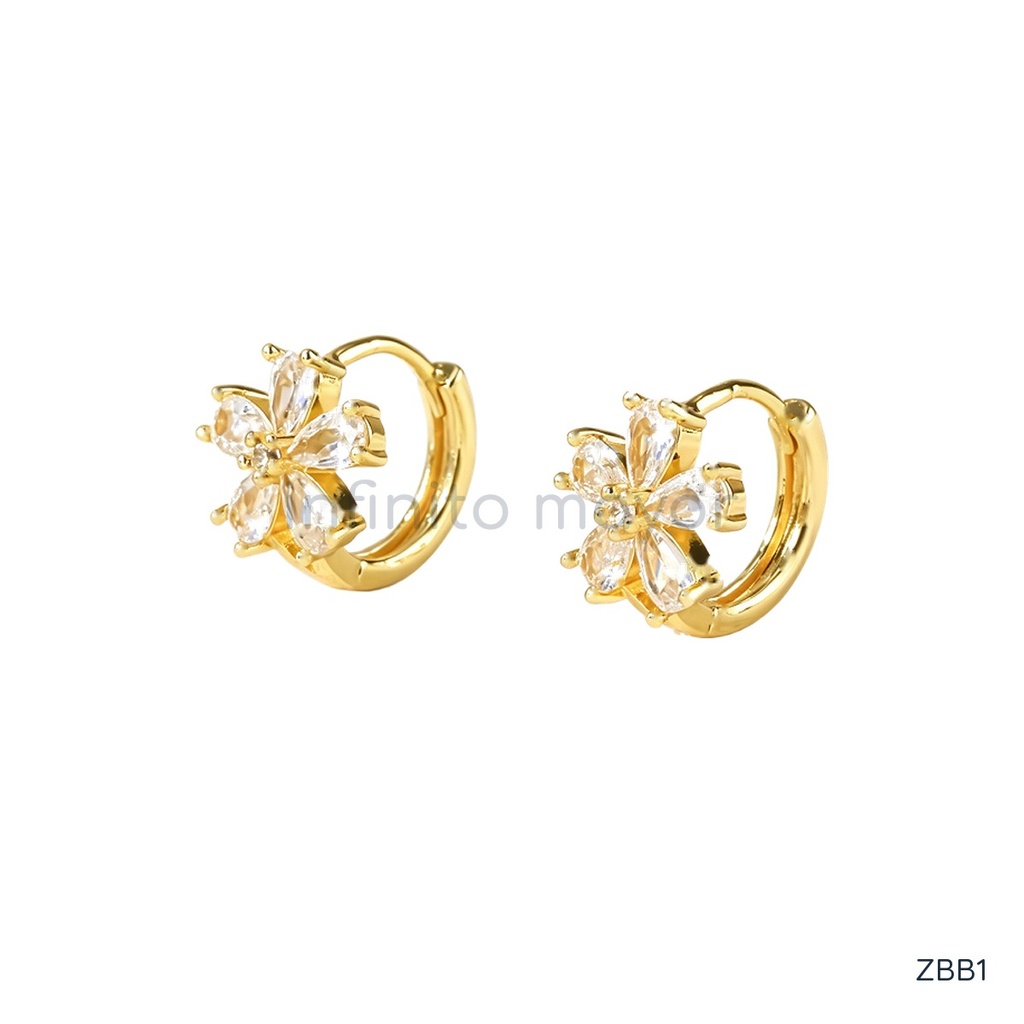 Zarcillos dorados huggie, flor de cinco circonias en pera