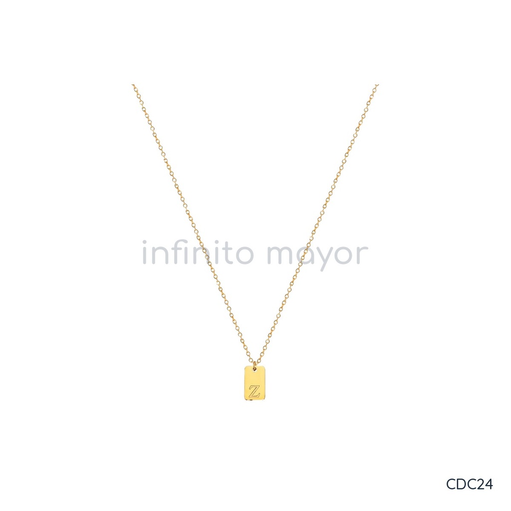 Collar dorado de cadena fina de eslabones redondos, con dije rectangular liso e inicial Z grabada
