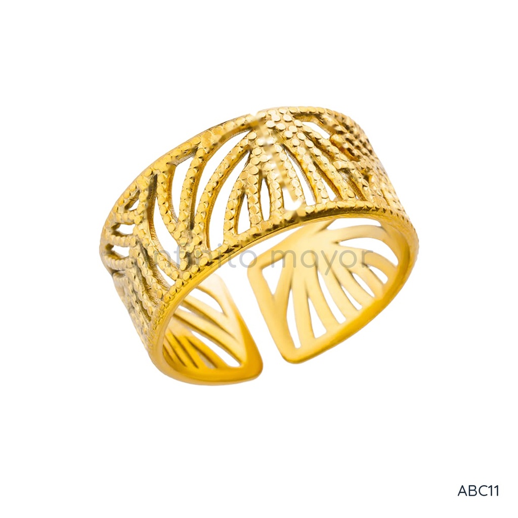 Anillo dorado ancho y abierto, diseño de banda calada con motivo de hoja de palma y borde texturizado