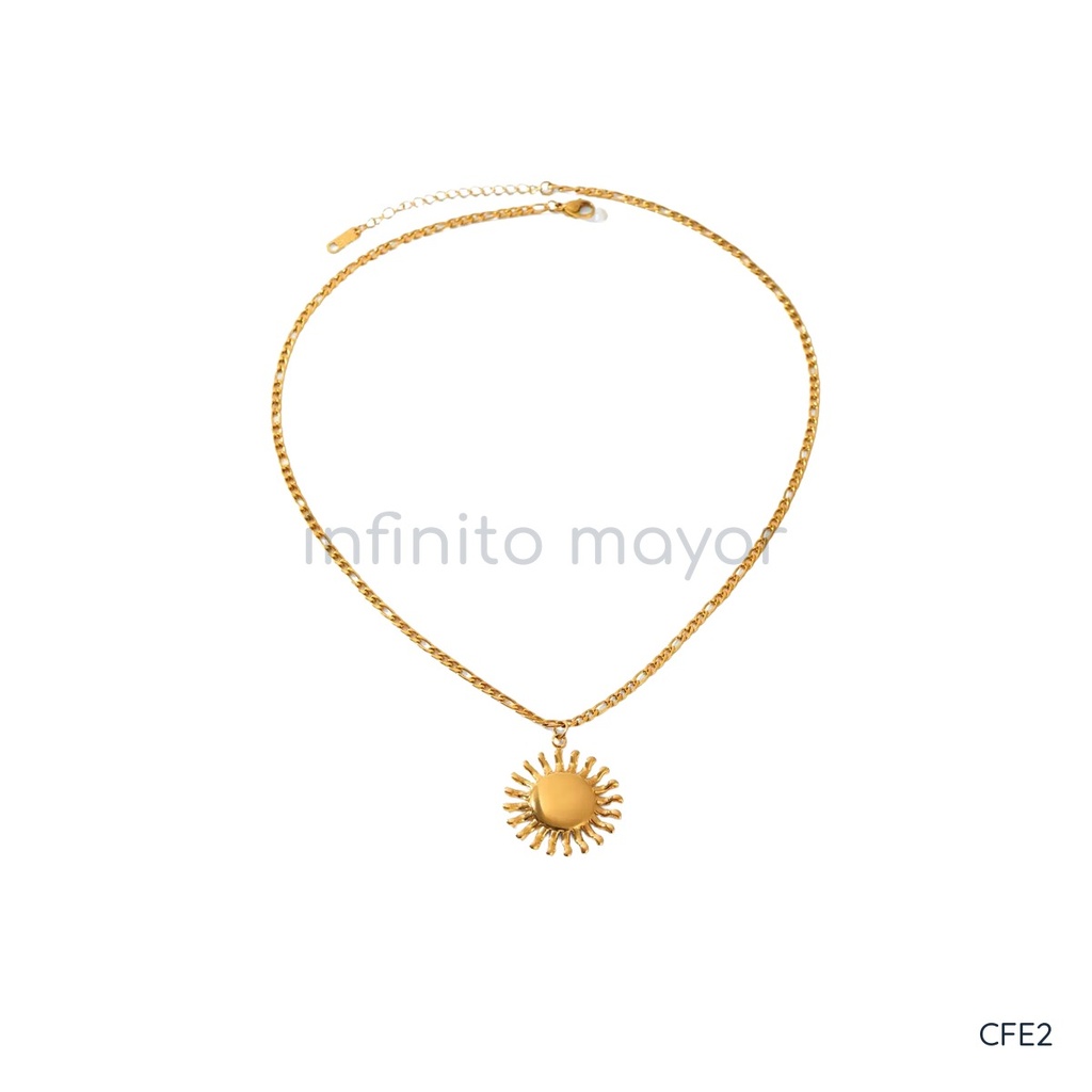 Collar dorado de cadena figaro con dije de sol de rayos calados y centro liso
