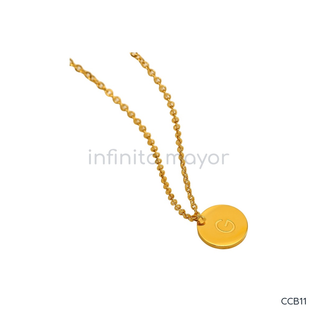 Collar dorado de cadena fina de eslabones redondos, con dije circular liso e inicial G grabada
