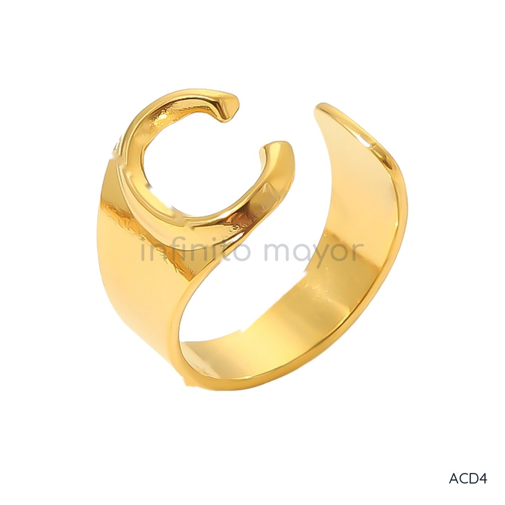 Anillo dorado abierto, banda lisa con letra C