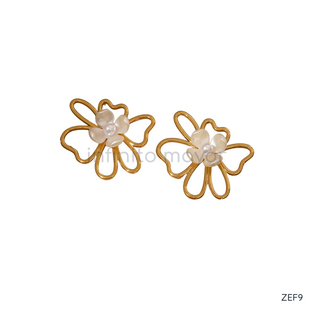[ZEF9] Zarcillos dorados de poste con diseño de flor de contorno calado y centro de pétalos blancos con perla artificial