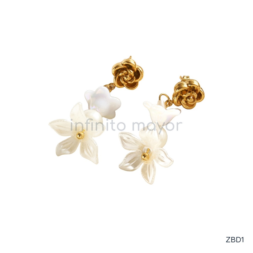 Zarcillos dorados, rosa con flor nacarada y perla