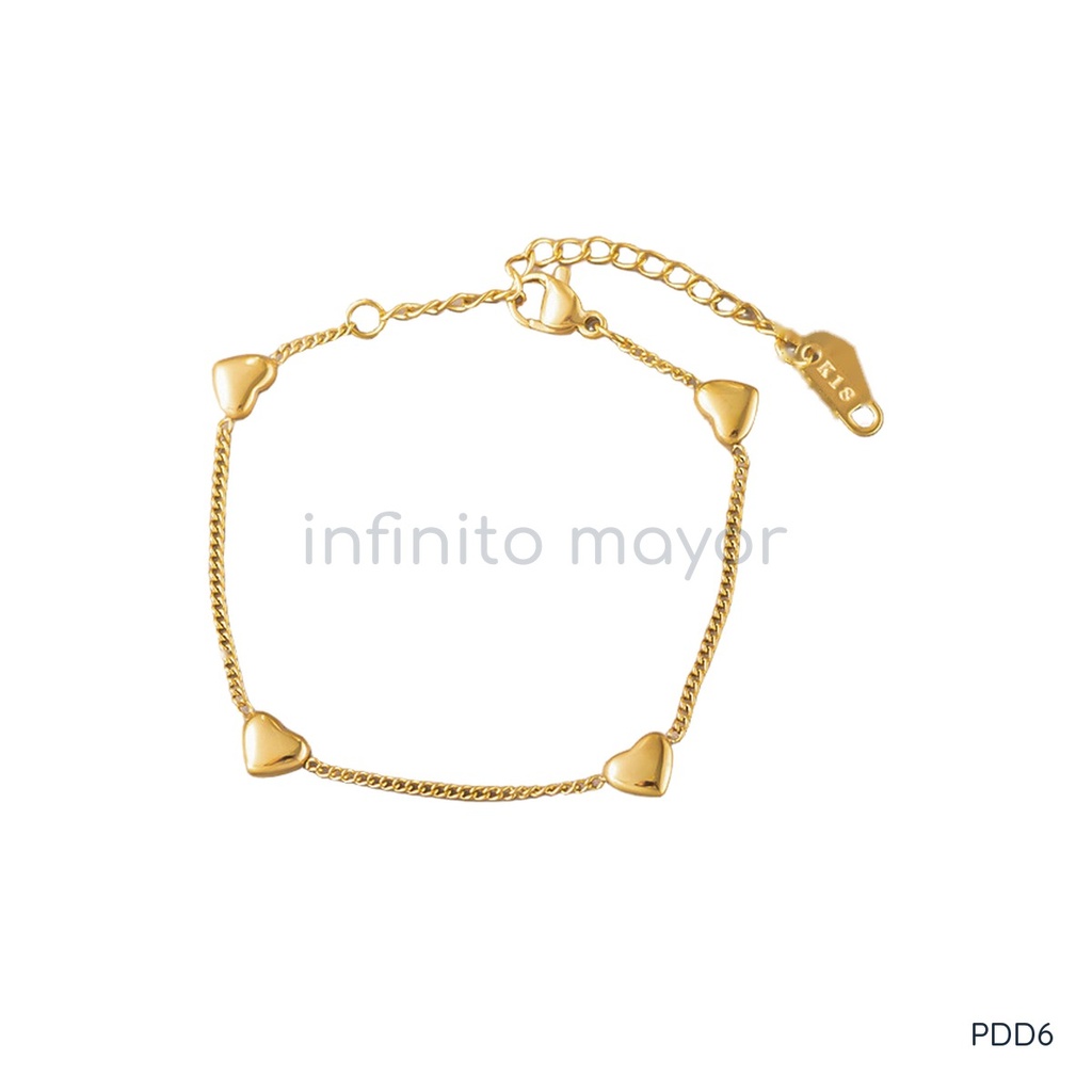 Pulsera dorada, cadena fina con cuatro corazones